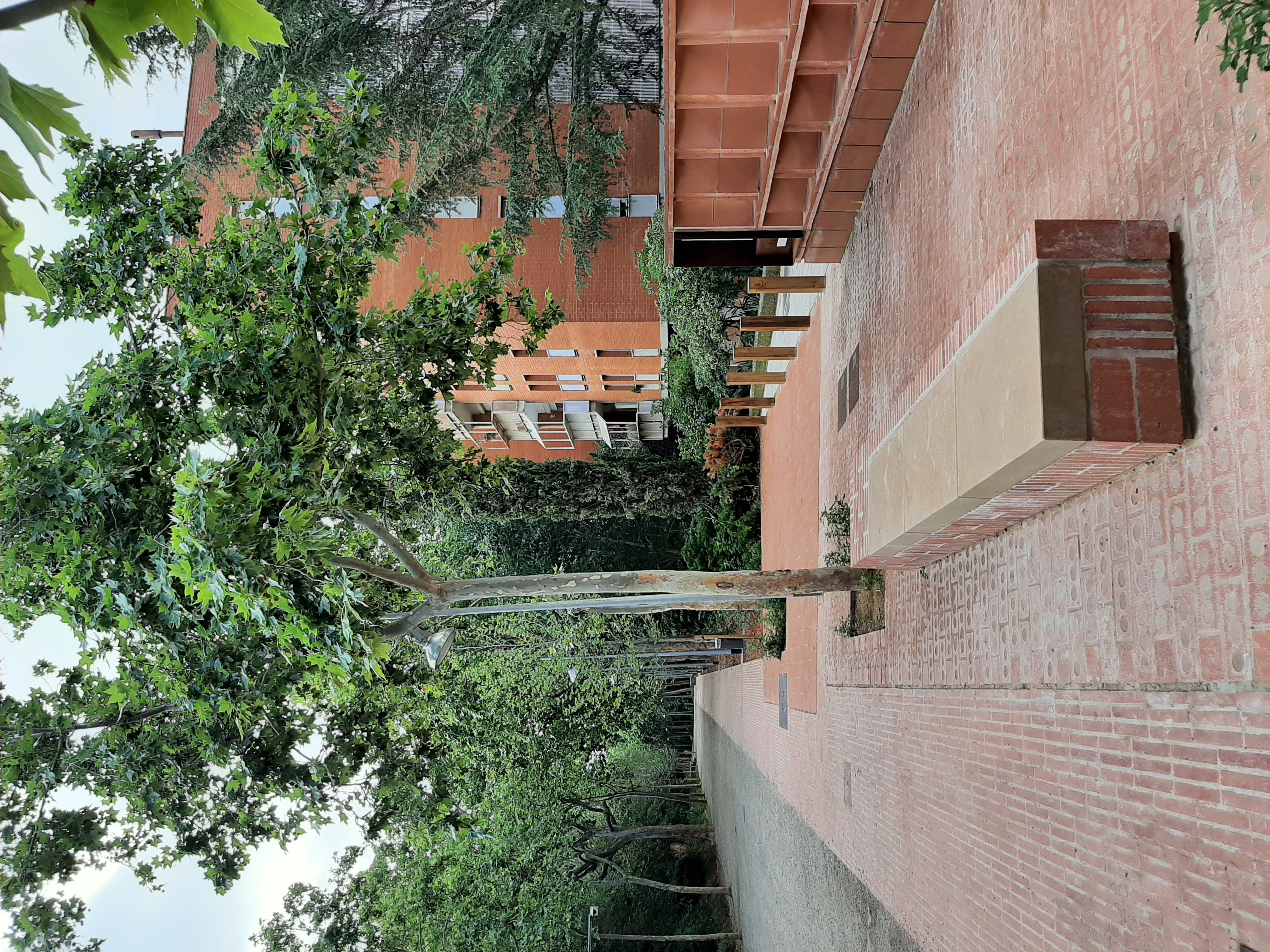 Un espai per descansar, a tocar del barri Gaudí